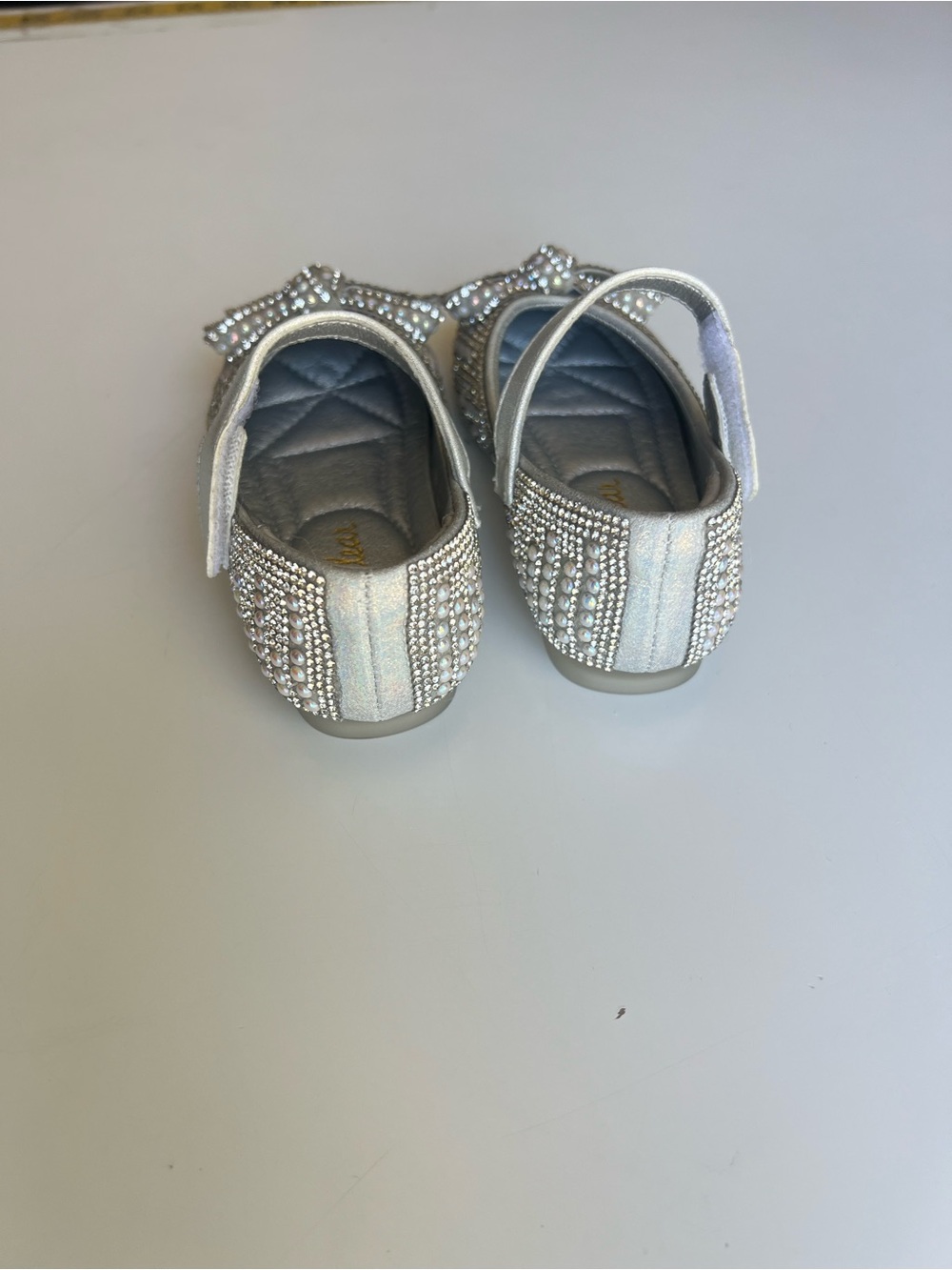 Doe A Dear Girls Silver Pearls and Rhinestones Bows Mary Jane Shoes 22/6 NWT - Picture 5 of 12